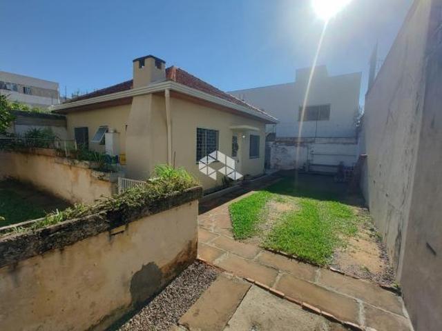 Casa Antiga com outra ao fundo Ideal para construtoras