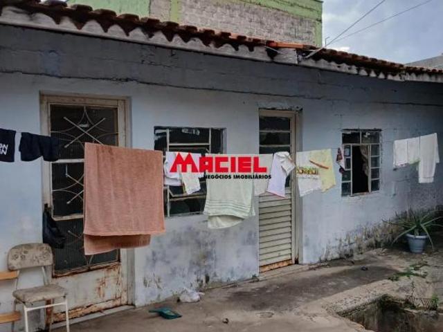 Casa antiga com terreno de 250 metros quadrados no Jardim Satelite