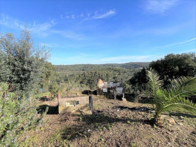 Casa em pedra, reconstrução total 126m2 e terreno com 2.120m2