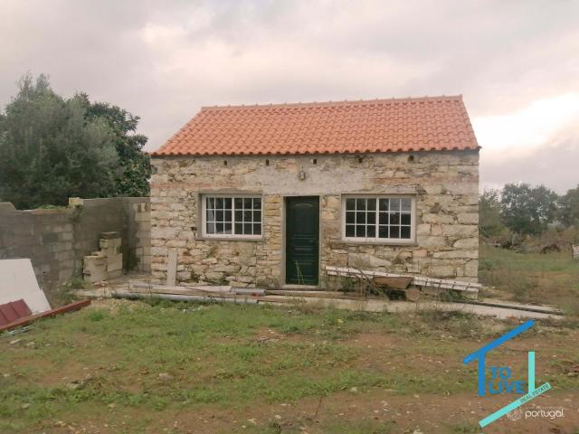 CASA ANTIGA EM PEDRA COM TERRENO