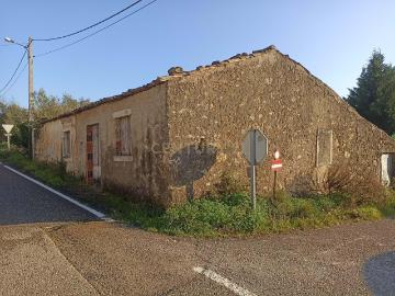 Casa antiga em pedra mais terreno excelente negocio