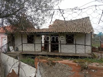 Casa antiga para reconstrução