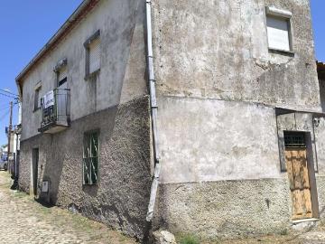 Casa Antiga para Recuperar em Quintanilha, Bragança