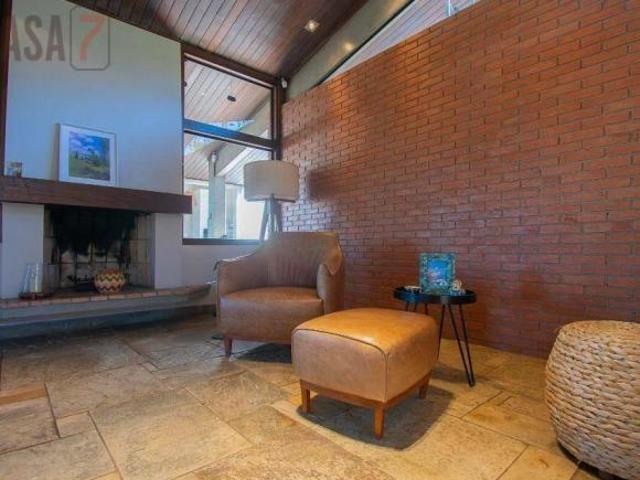Casa ao lado do Parque Campolim com 3 suítes à venda | Piscina | Comercial Jardim Eltonville Sor