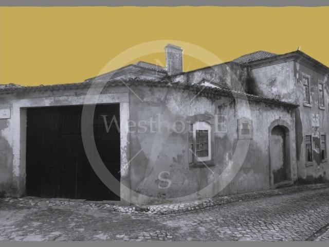 Casa apalaçada para recuperar em Maxial, Torres Vedras