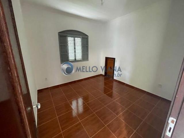 Casa arejada, ensolarada em bairro residencial aprazível e sossegado no bairro Vale dos Pinheiros, S