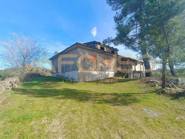 Casa+ Armazém+ Terreno