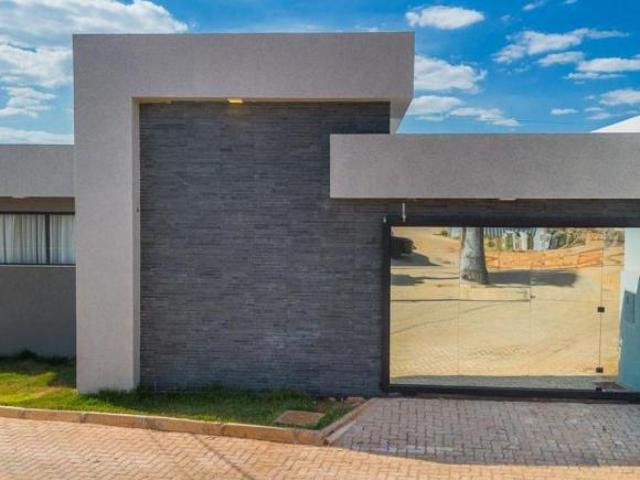 Casa arniqueiras, 3 suítes, mobiliada, lote 200m², ótima localização, fino acabamento