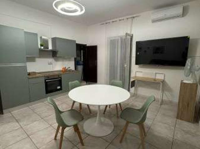 casa arredata con terrazzo Centro