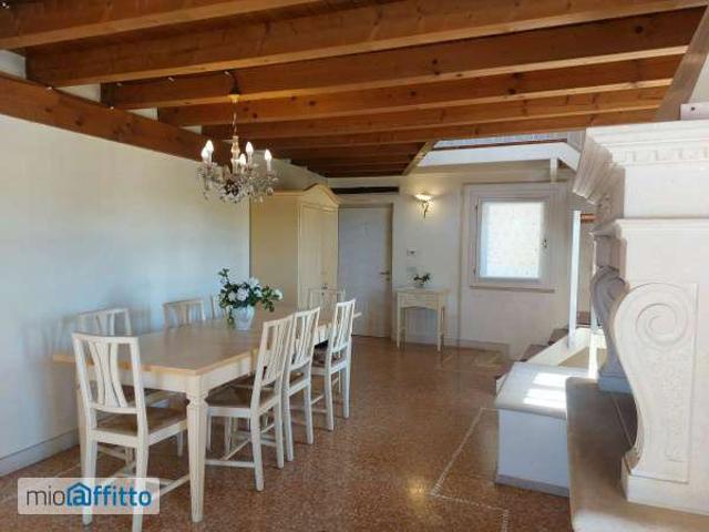 casa arredata con terrazzo Centro