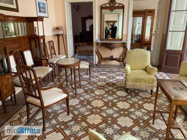casa arredata con terrazzo Centro