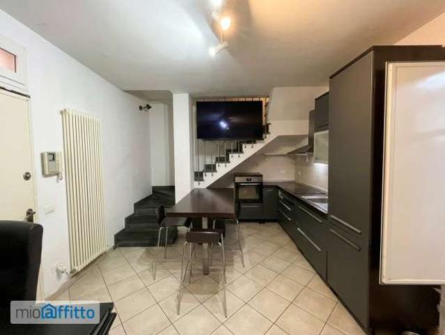 casa arredata con terrazzo Centro