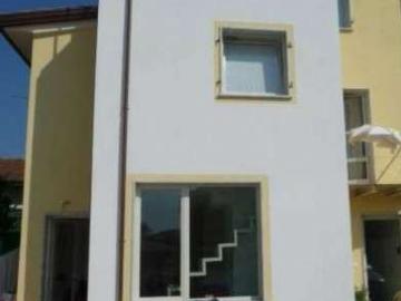 casa arredata con terrazzo Massa