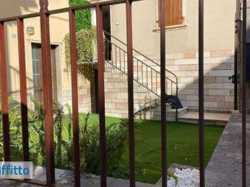 casa arredata con terrazzo Centro