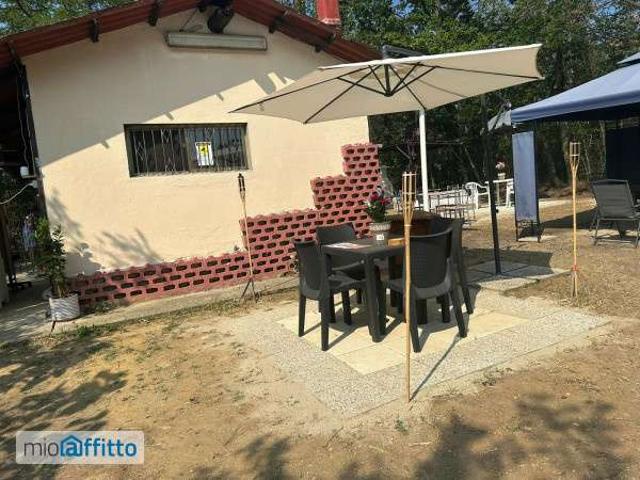 casa arredata con piscina Asti