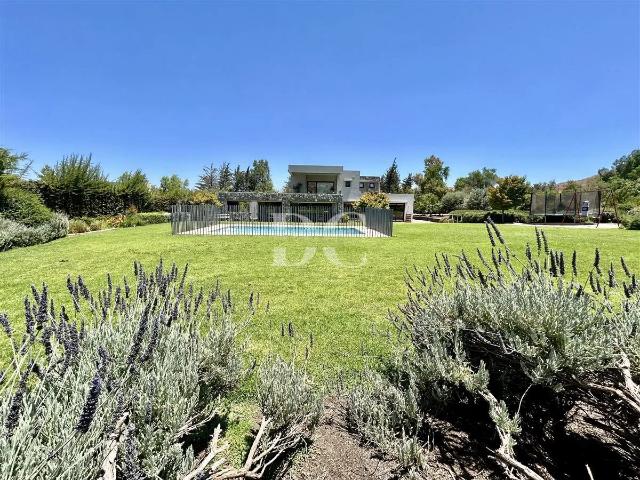Casa Arriendo 4d En Suite Piedra Roja Chicureo Colina