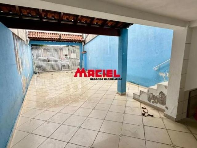 CASA ASSOBRADADA NO BAIRRO JARDIM PETRÓPOLIS PRÓXIMO A AV. GEORGE EASTMAN