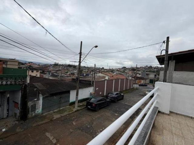 CASA ASSOBRADADA À VENDA NO JARDIM CAMILA COM E DORMITÓRIOS, VAGA COBERTA PARA 2 CARROS, VARANDA