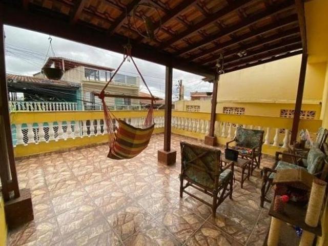 Casa Assobradada à venda no Jardim Ipê com 180m² 3 dormitórios 1 suíte 5 banheir