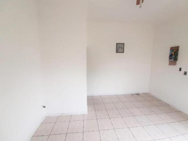 Casa assobradada à venda na Vila Pereira Barreto na Avenida Miguel de Castro
