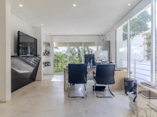 Casa Assobradada com 4 Dormitórios 5 Vagas em Higienópolis
