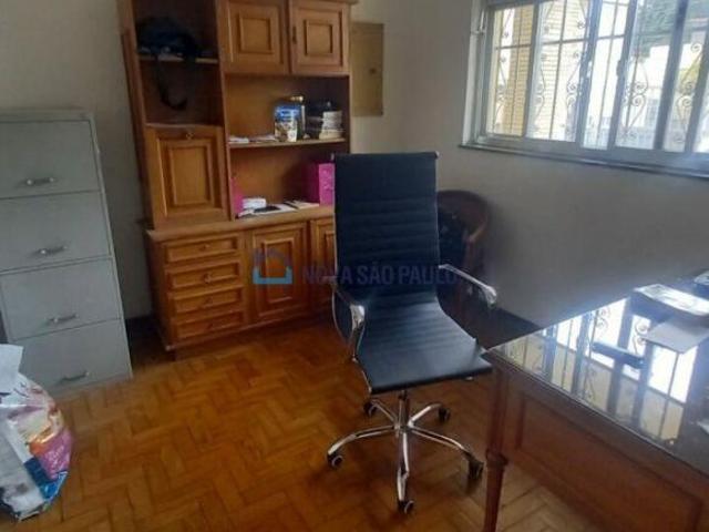 Casa assobradada, com 4 dormitórios, 6 vagas