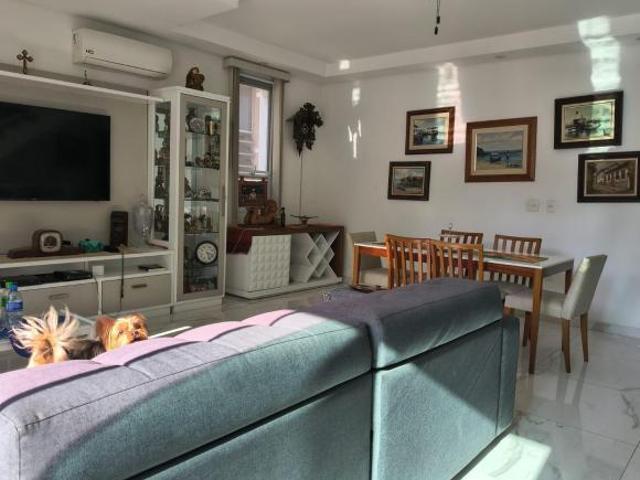 Casa assobradada com 4 suítes na Ponta da Praia