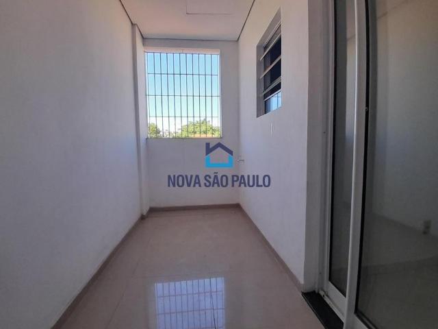 Casa Assobradada, Com 02 Dormitórios, sala, Cozinha, Banheiro