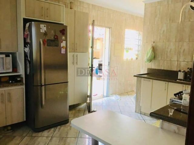 Casa Assobradada com 3 Dormitórios e Amplo Quintal na Penha