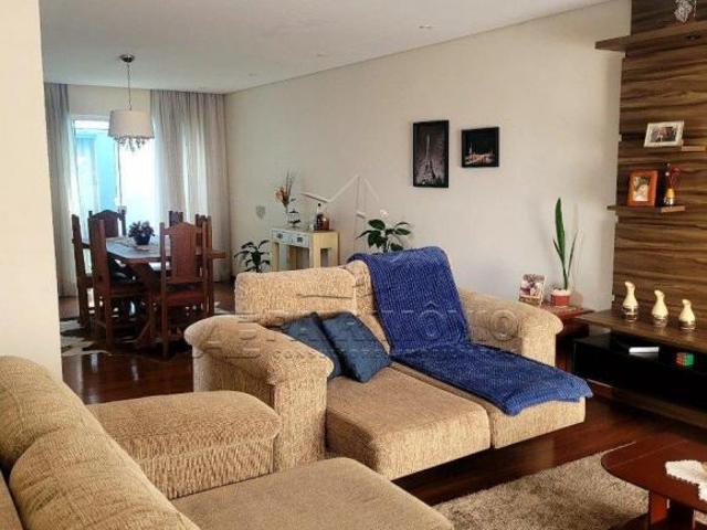 CASA ASSOBRADADA COM 3 QUARTOS SENDO 2 SUITES