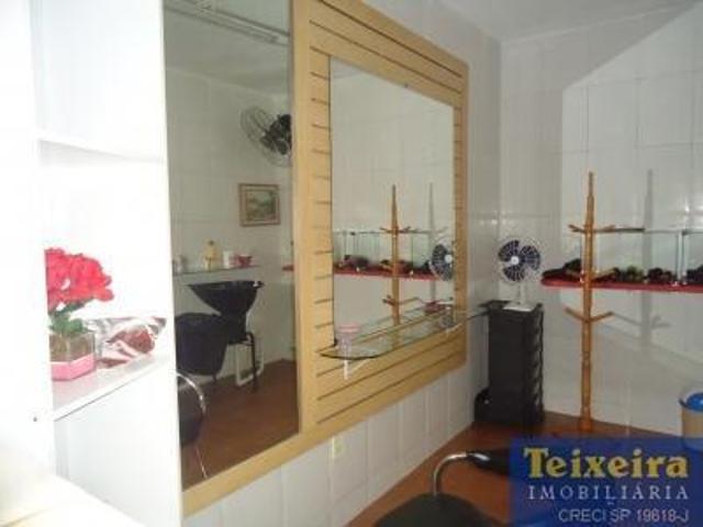 CASA ASSOBRADADA COM AMPLO TERRENO VILA MANGALOT