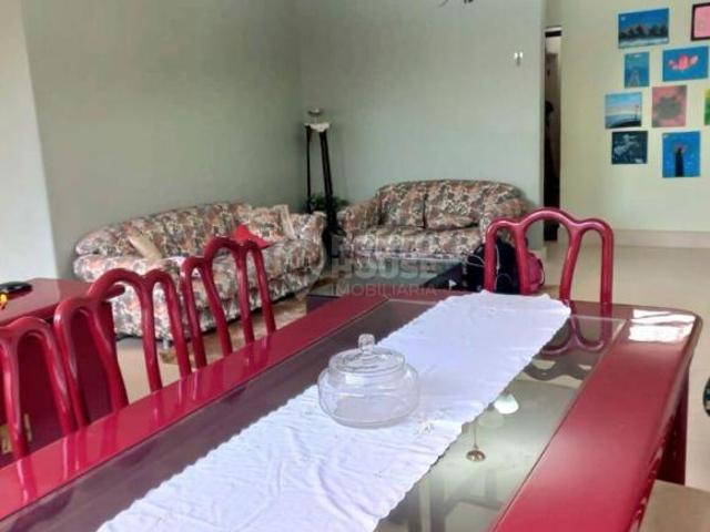 Casa Assobradada de 229m² com 3 dormitórios, 1 suite, churrasqueira, quintal