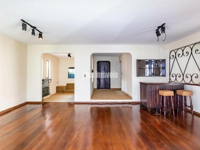 Casa Assobradada em Rua Fechada 3 Dormitorios 1 Suite 4 Vagas no Morumbii!