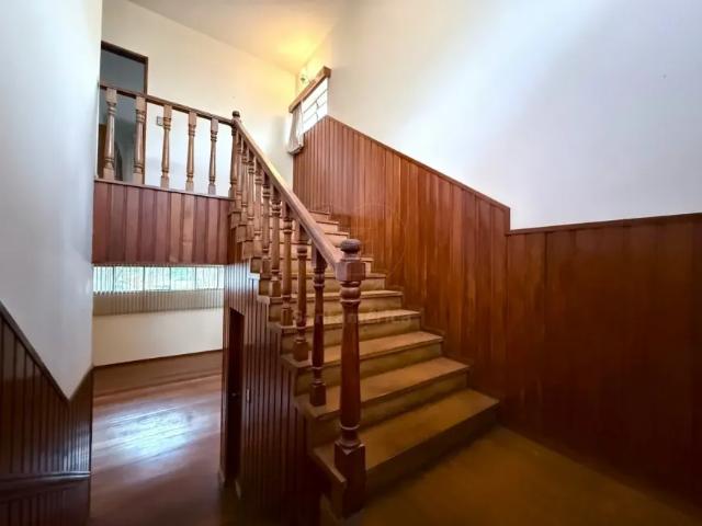 Casa Assobradada para Alugar com 4 Quartos Localizada no Centro de Londrina