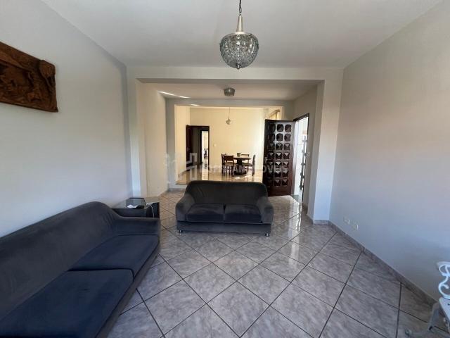 Casa assobradada para alugar com 03 dormitórios e 03 vagas no Bairro Barcelona REF. HI14837