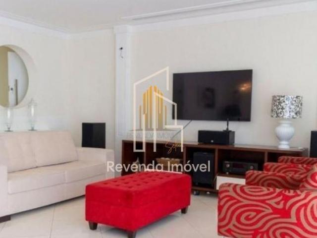 CASA ASSOBRADADA RESIDENCIAL DE 450M² POSSUI 4 DORMITÓRIOS 2 SUÍTES E 6 VAGAS Á VENDA NA SAÚDE