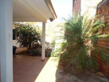 CASA ASSOBRDADA C/190m2 + SALÃO COMERCIAL C/125m201 SALA DE ESTAR e SALA DE JANTAR03 DORMITÓRIOS 01