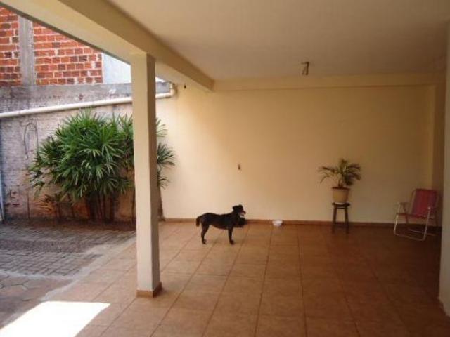 CASA ASSOBRDADA C/190m2 + SALÃO COMERCIAL C/125m201 SALA DE ESTAR e SALA DE JANTAR03 DORMITÓRIOS 01
