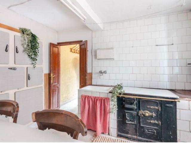 Casa asturiana adosada para reformar en Enfistiella, Nembra