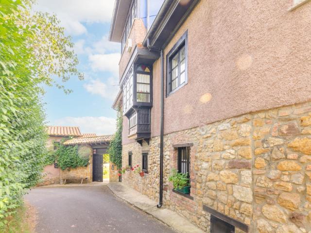 CASA ASTURIANA PAREADA CON PISCINA PRIVADA