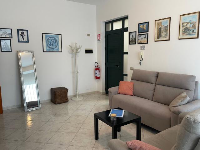 CASA BUONARROTI, pochi passi da spiaggia e centro