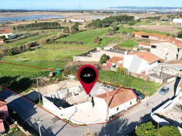 Casa baixa com terreno de 1462m2 em Alqueidão, Figueira da Foz