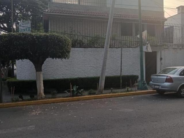 Casa Bastante Amplia en Bosques residencial del Sur