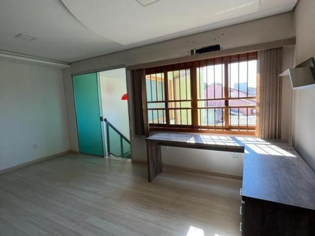 CASA BELÍSSIMA COM 4 QUARTOS