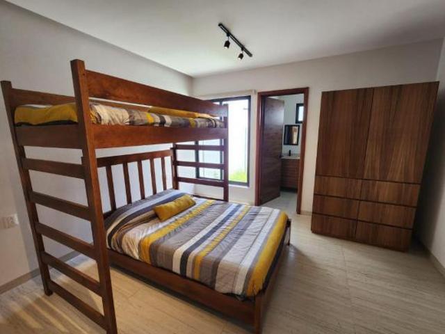 CASA BELLAVISTA II DE DOS NIVELES CON JARDÍN, ALBERCA CLIMATIZADA, JACUZZI Y PALAPA