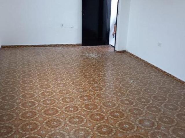 Casa bem arejada e clara em uma rua arborizada e tranquila, com vigias 24 horas na Regiao do Jardim
