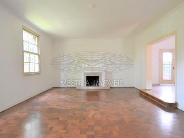 Casa bem localizada para atividade comercial fechada ou para uso residencial!