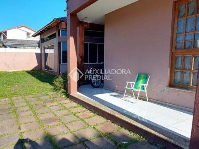 Casa bem localizada
