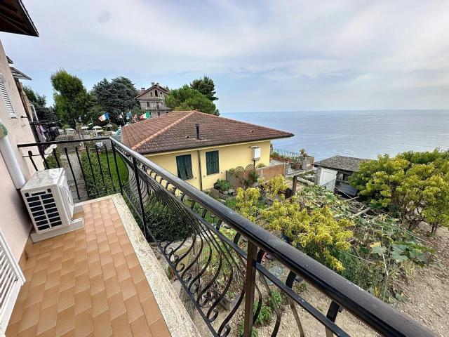 Casa bifamigliare con vista mare a Ventimiglia – Localité Pe. 111m² Ventimiglia