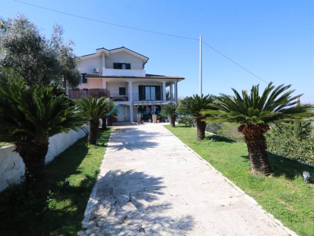 Casa bifamiliare in vendita a Colonnella